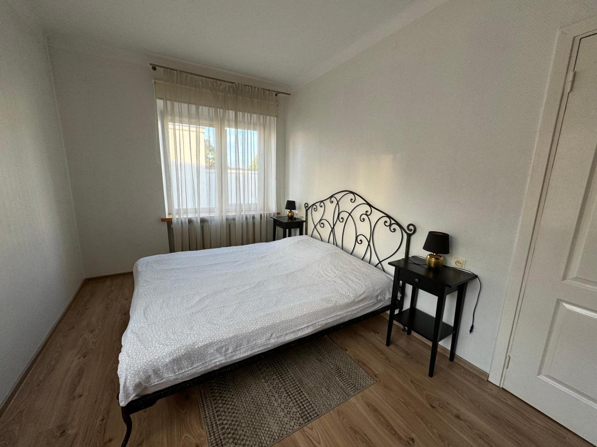 Spacious In Old Town Street