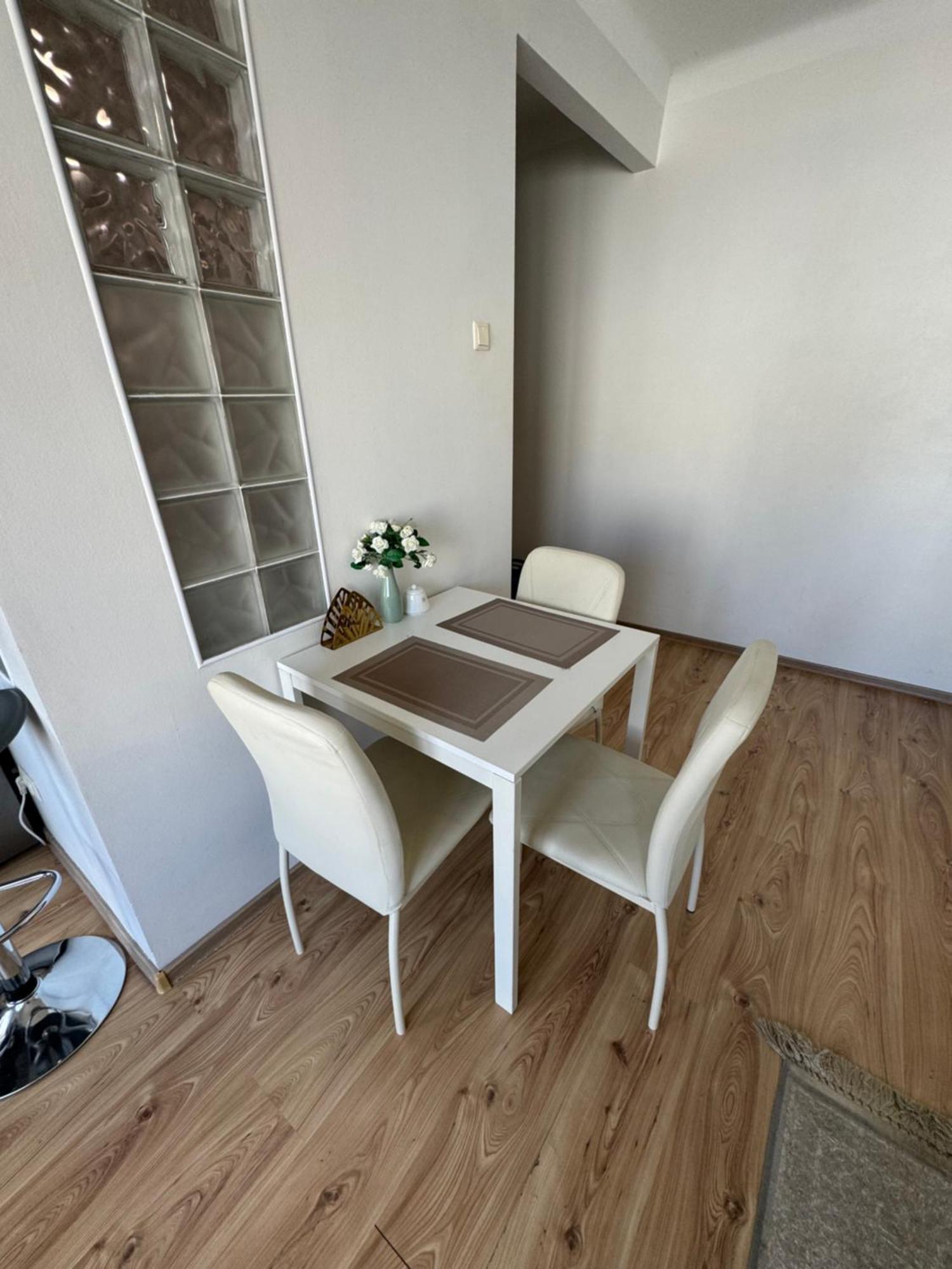 Spacious In Old Town Street *