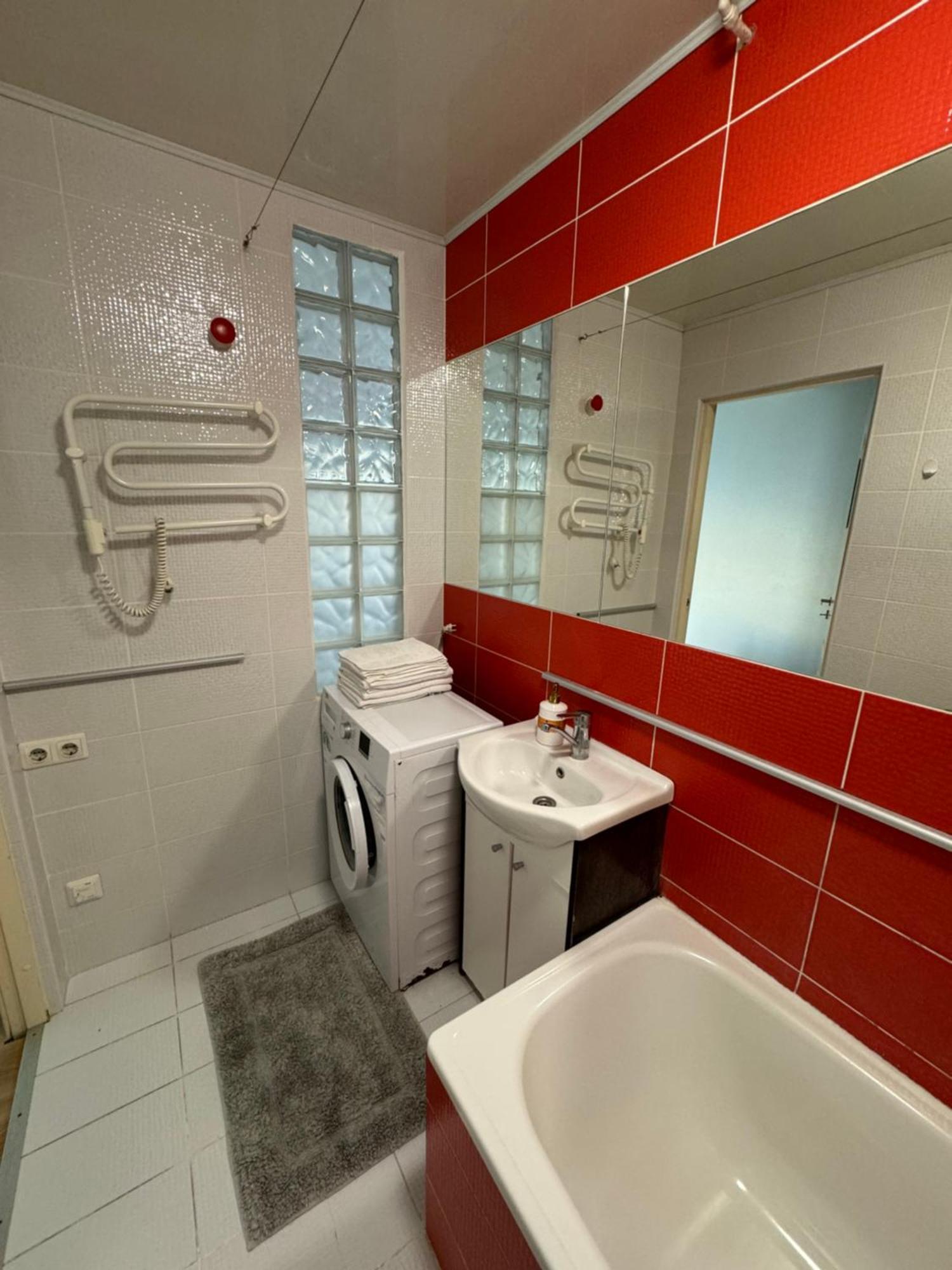 Spacious In Old Town Street *